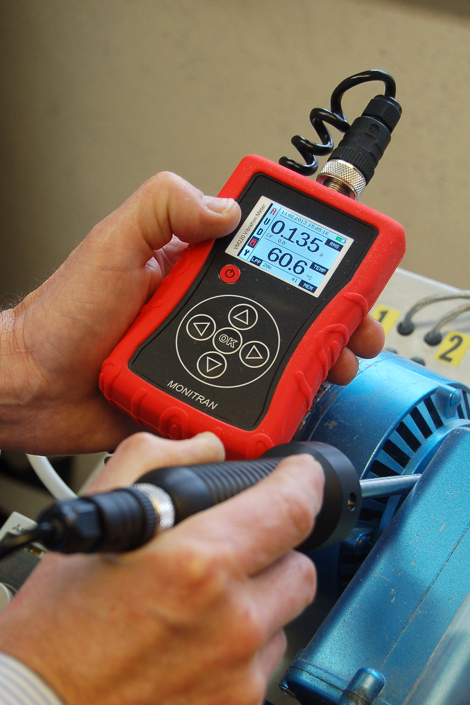 Vibration meter in use Vibration meter in use